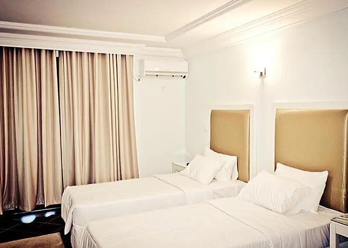 Hotel Raya Tichy