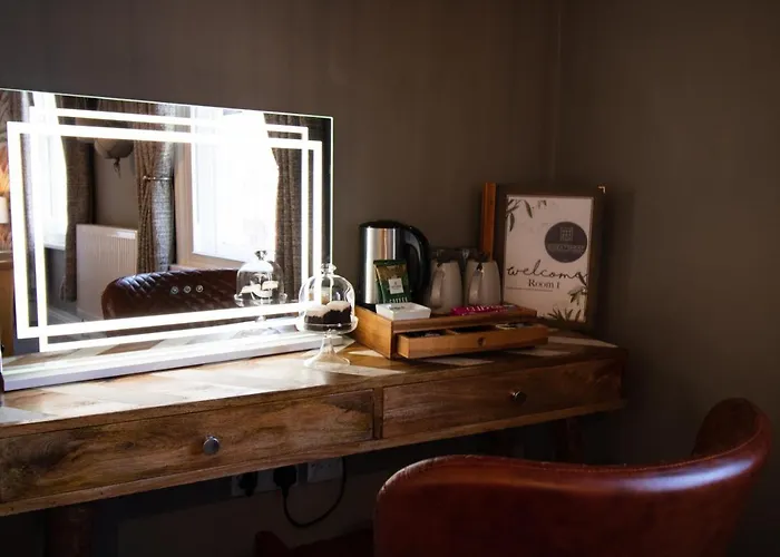 The Wheatsheaf Pub, Kitchen & Rooms