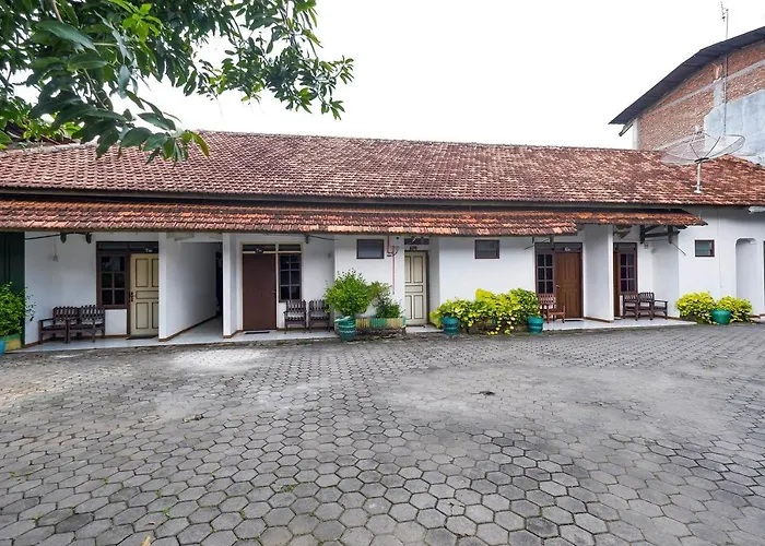 Spot On 2865 Sartika Inn Pati