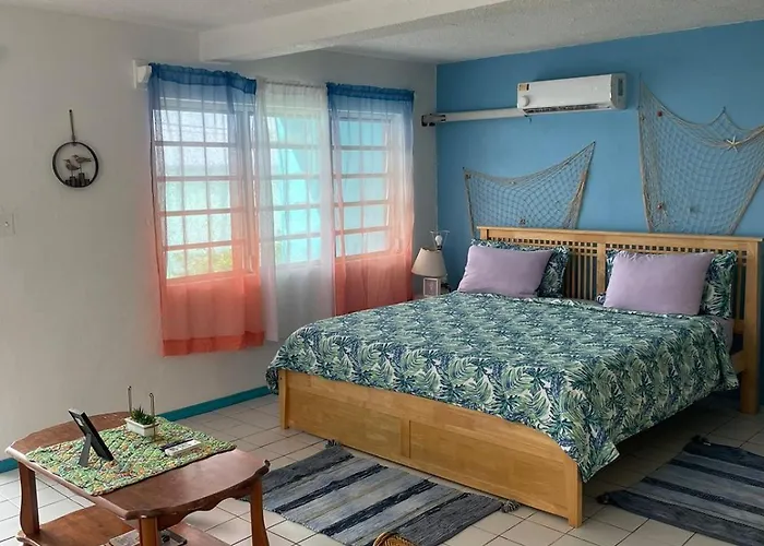 Orrie'S Beach Bar And Hotel
