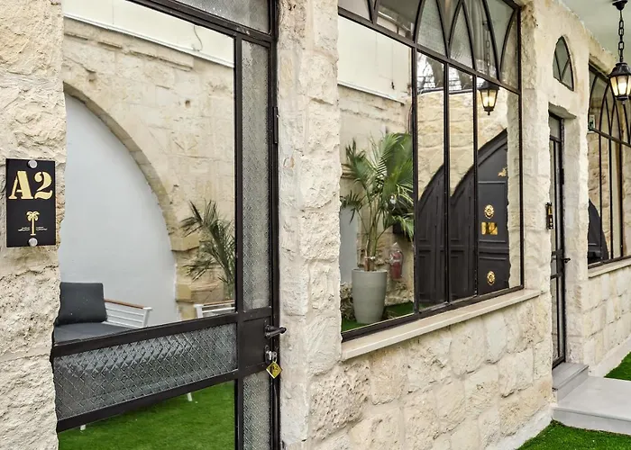Old City Boutique - By La Finca Hotels- חוויית אירוח יוקרתית, חניה בחינם וקרבה לשדרת הקולינריה של העיר