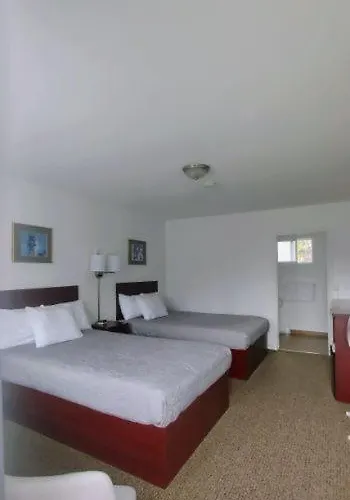 White Fang Motel