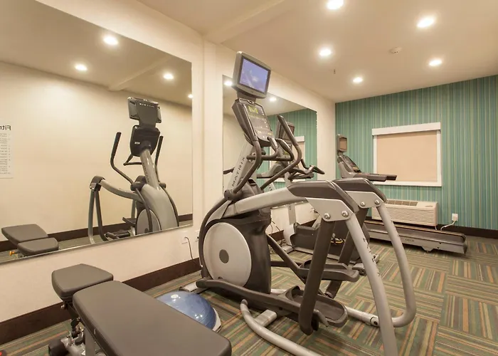 Holiday Inn Express & Suites