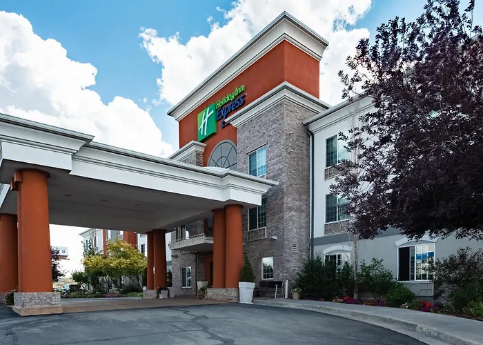 Holiday Inn Express & Suites Evanston By Ihg