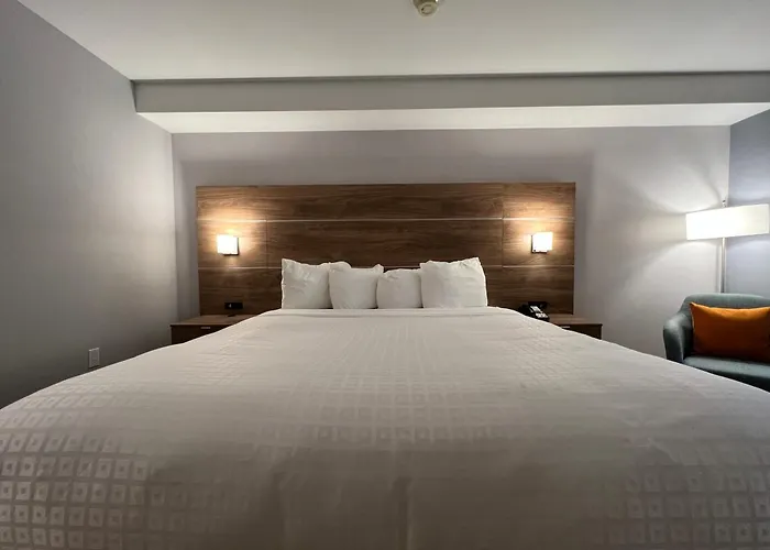 Super 8 By Wyndham Cornwall On