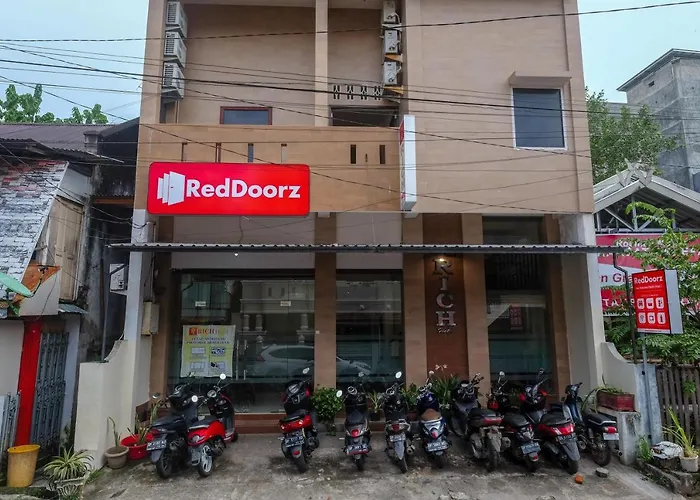 Reddoorz At Hotel Rich Parepare Near Pantai Mattirotasi