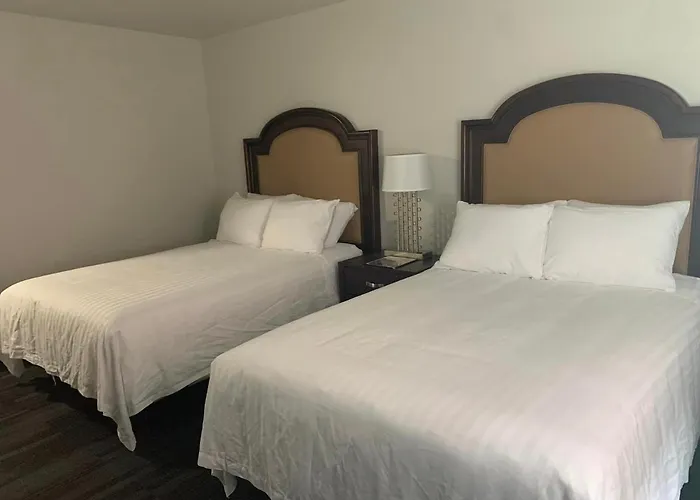 Elker Inn & Suites