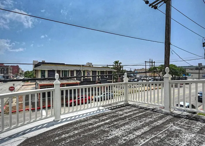 Sugars Inn Room 3 Walk To Cruise Terminal One Mile To Beach