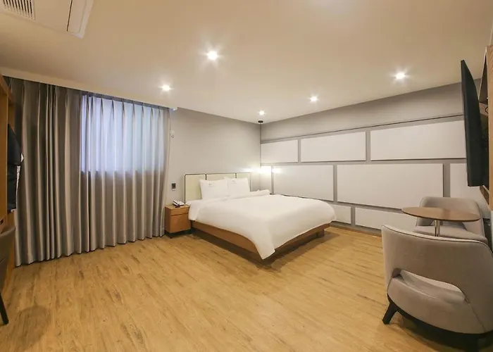 H Avenue Hotel In Gyeongju
