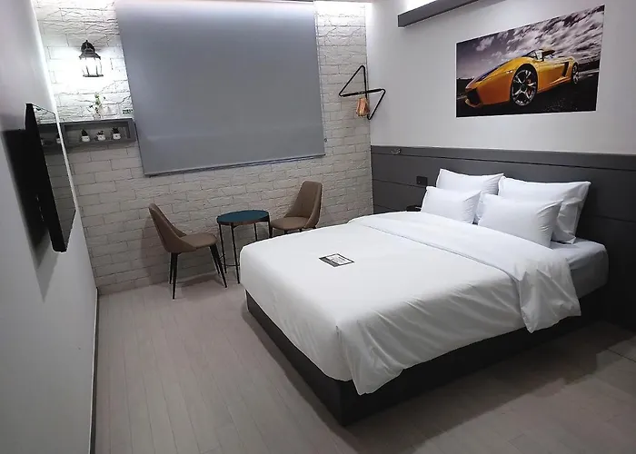 Hi& Hotel