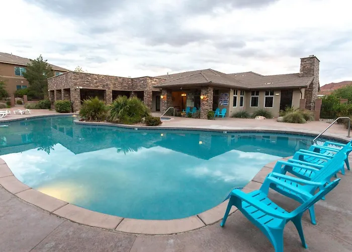 D5-Coral Springs Poolside-Ground Floor 3-Bedroom Hillside View