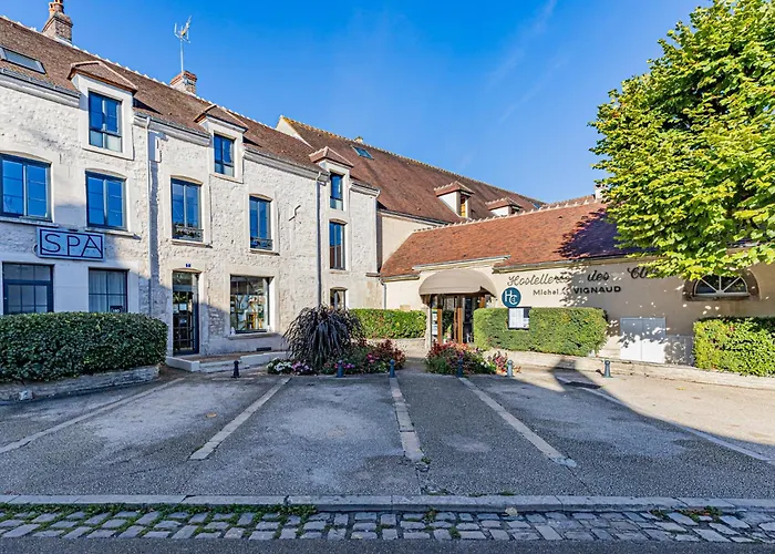 Logis Hostellerie Des Clos Et Restaurant Bistrot Des Grands Crus Et Maison De La Tour Chablis