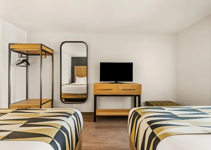 Oxford Suites Redding