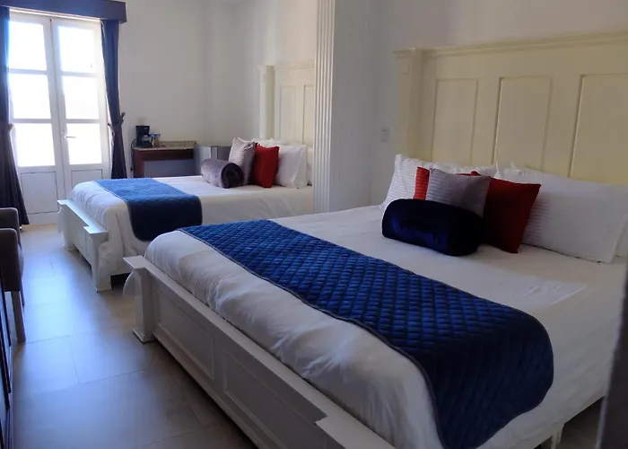 Hotel Estancia Real