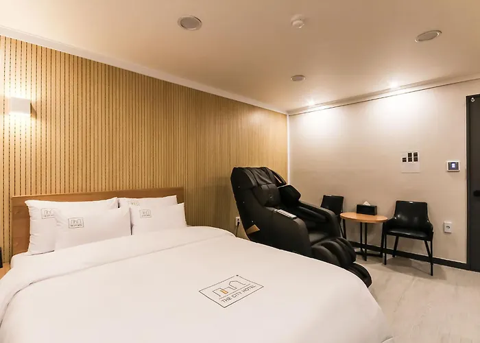 Hotel The City