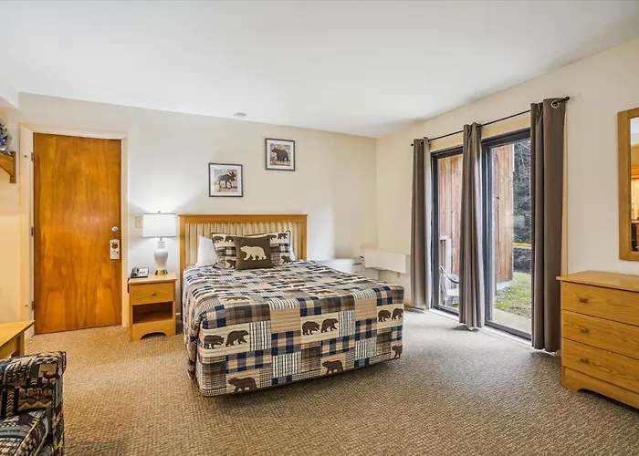 107 Cedarbrook Queen Studio