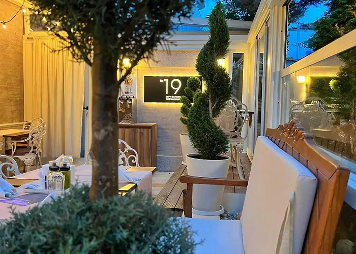 Residence City Garden - Certificate Of Excellence Top 10 Best Five-Stars City Hotels For 2024 Awarded By Htif