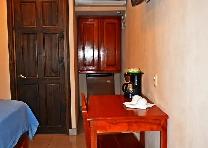 Hotel Cabinas Midey