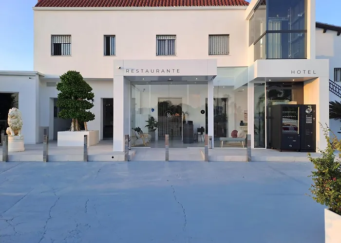 Don Leone Hotel