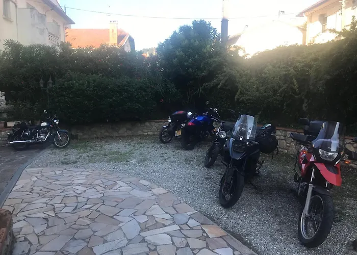 Hébergements à La Rive, Accueil ouvert tous les jours jusqu'à 20h00 dernier délai, depuis 30 ans ! Réserver ici svp ! Merci ! Aucun règlement à distance accepté, Paiement par CB, Espèces, Chèque ou Chèques-Vacances impérativement à la remise des clef