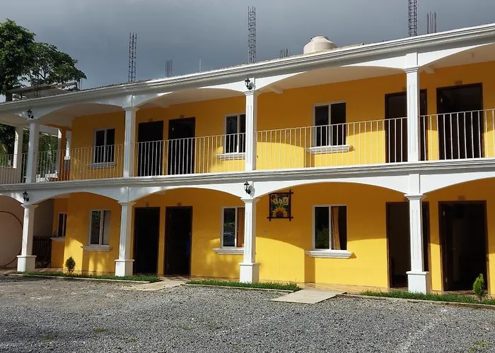 Hotel los reyes