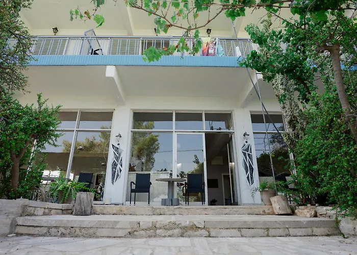 Hotel Korfos - Ξενοδοχείο Κόρφος Renovated