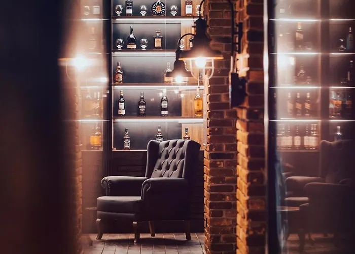 Novel Centre Point Hotel