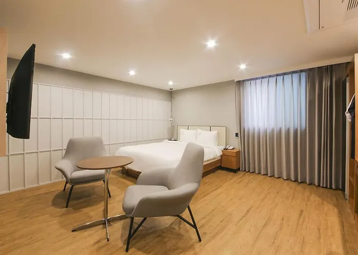 H Avenue Hotel In Gyeongju