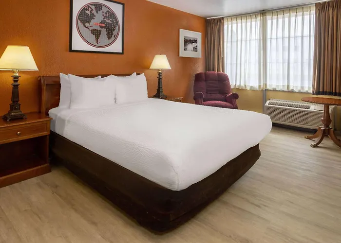 Ramada By Wyndham Rome - Verona