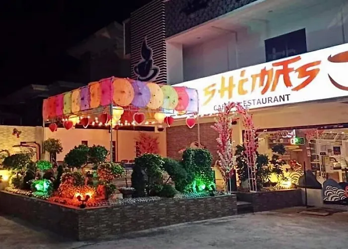 Rustic Crown Hotel