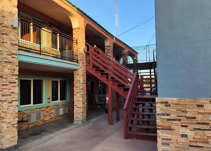 B&J Hotel And Apartments