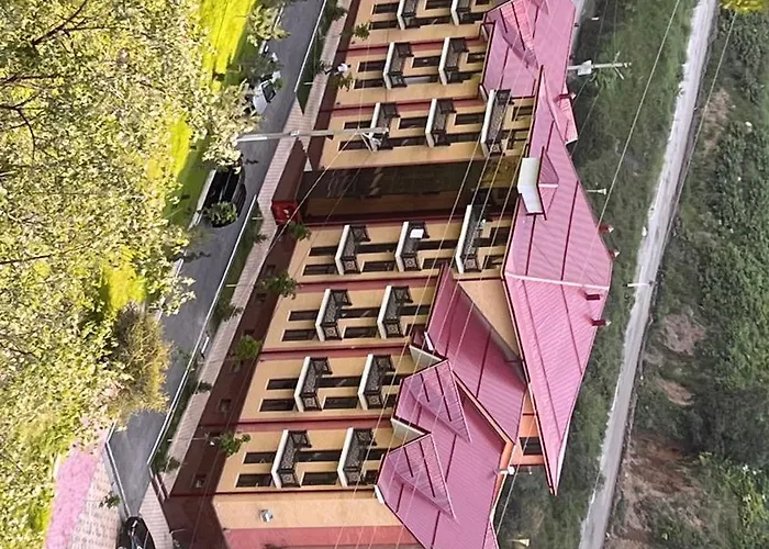 Everest Plaza