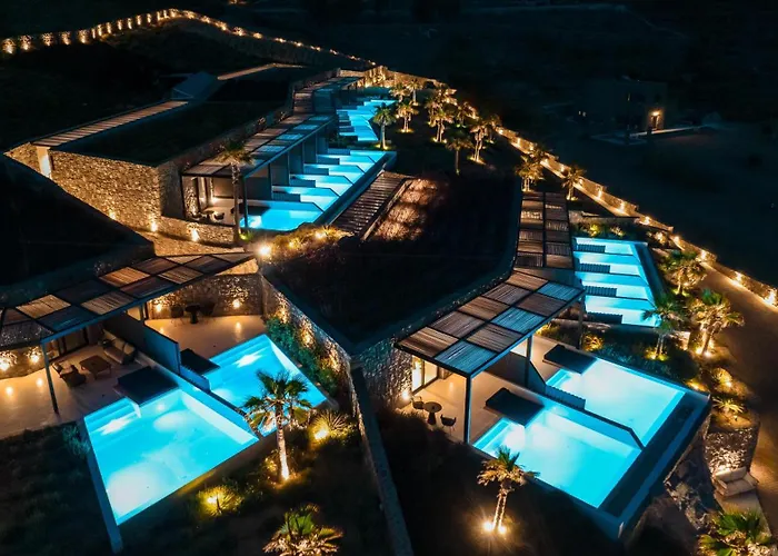 Ftelia Black Villas