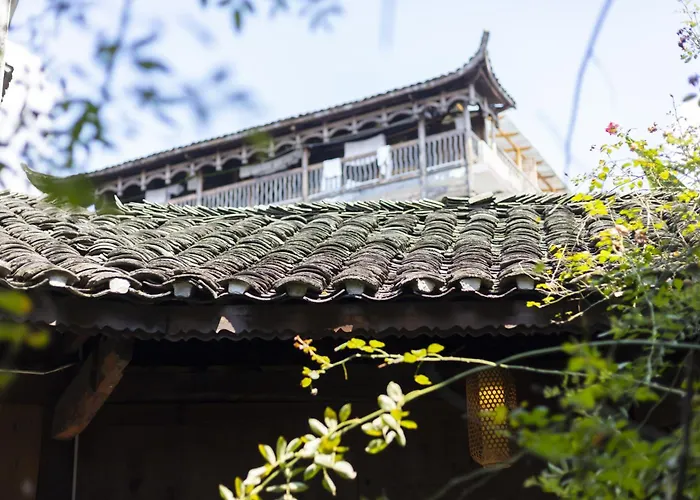 Butterfly Flowers Inn- Exclusive Location,Anicent Chinese Style, 2 Minutes Walk To Tianmen Mount Cableway,Free Pick Up Service Over 1 Nights, Free Fresh Coffee And Tea, Free Mini Lunch,Free Laundry,Itineary Planning, Attraction Tickets Serivce In Adv