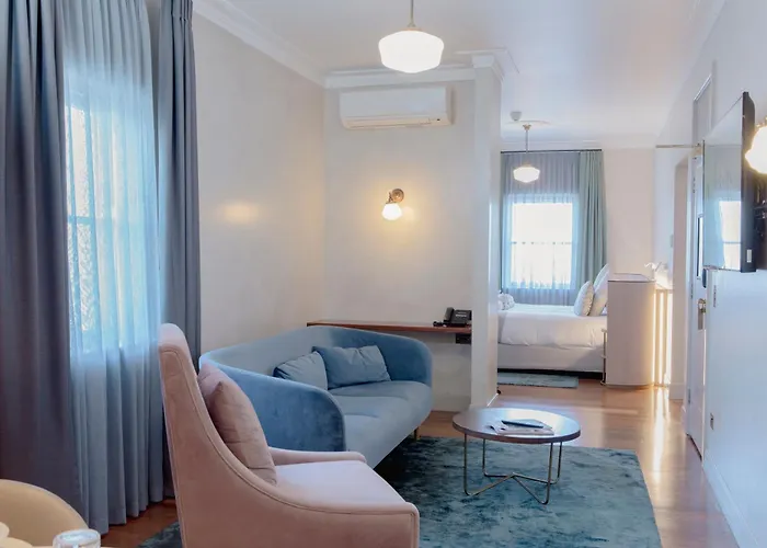 Tattersalls Hotel