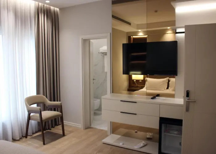 Hotel Monarch