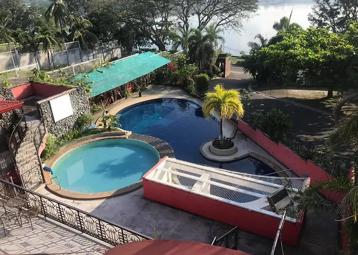 Tahanan Lakeview Hotel