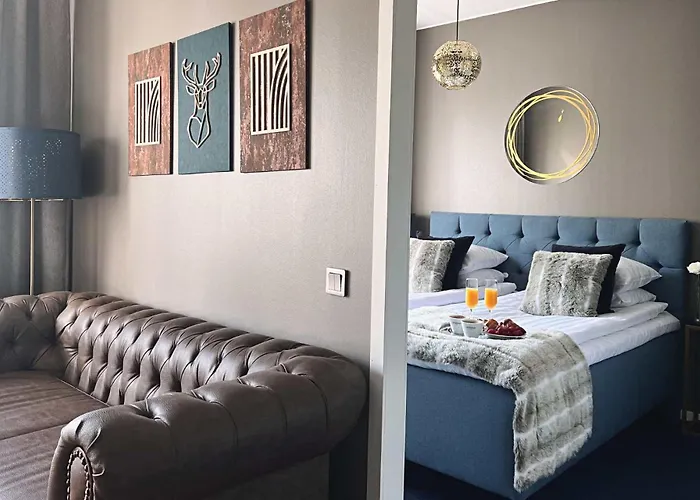 Hotel Golden Circle Suites