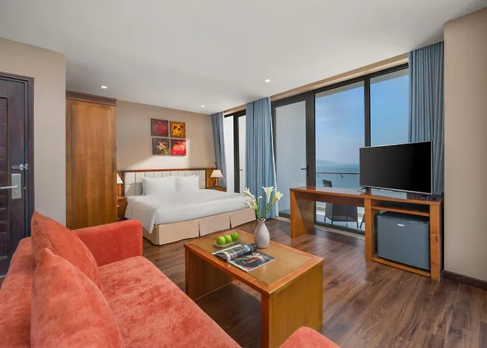 Yarra Ocean Suites Danang