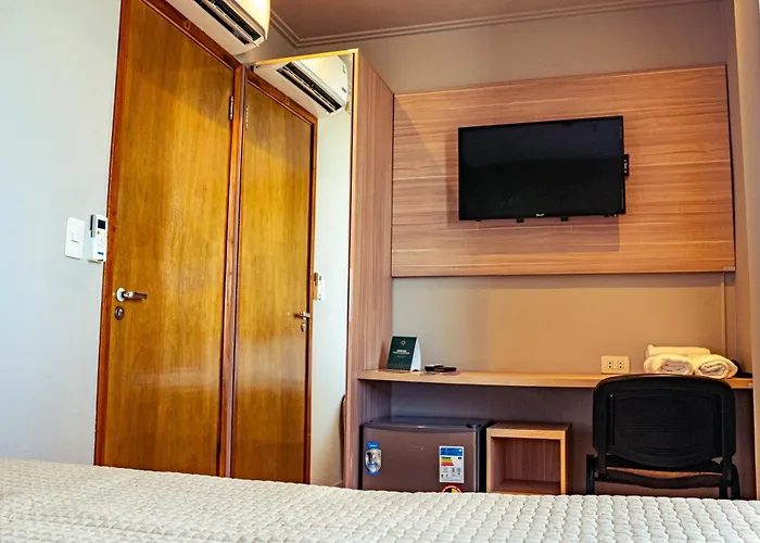 Mako'S Hotel