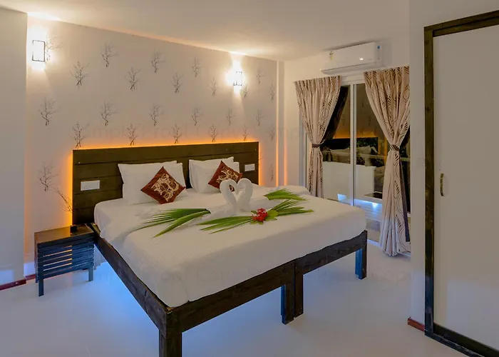 Crown Beach Villas With Direct Access To The Bikini Beach