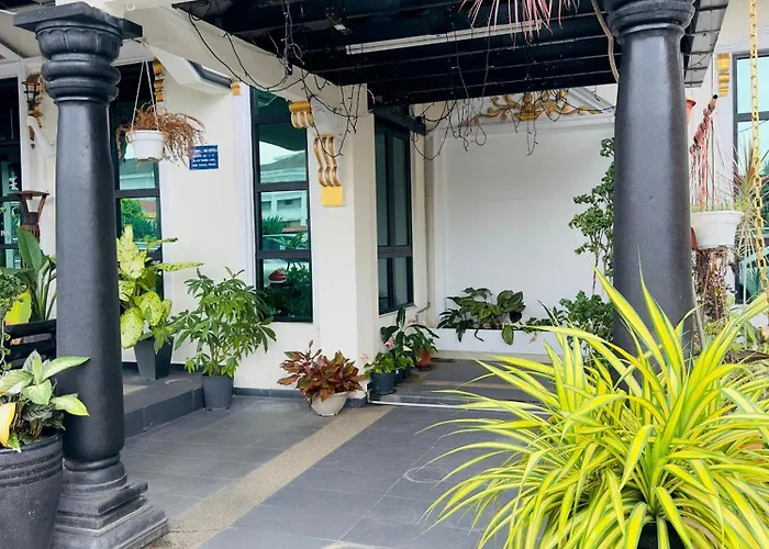 Maxwell Inn Luxury Hotel