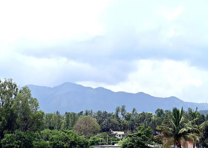 Hometown Sharu'S Inn A Luxury Hotel