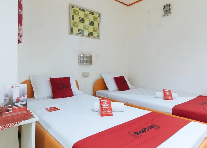 Reddoorz @ Eros Travellers Pensione
