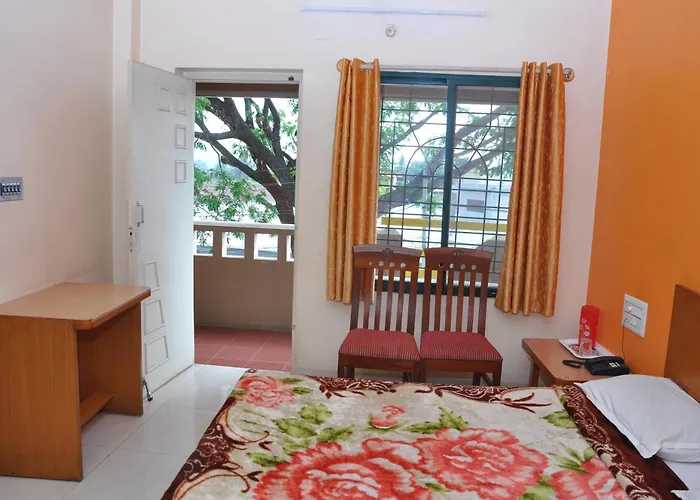 Vinayaka Deluxe Lodge