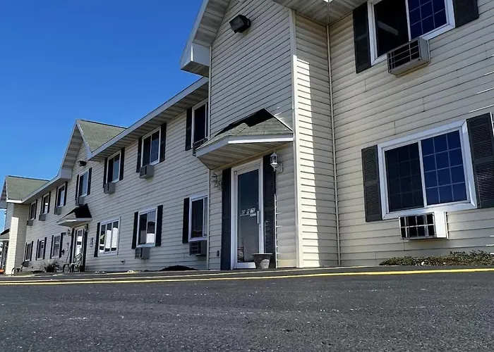 Budget Host Inn & Suites