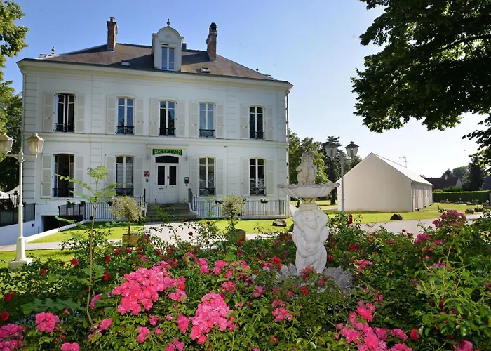 Logis Hostellerie Le Chatel Nangis