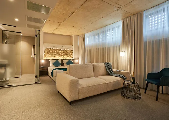 Bizarre Boutique Hotel