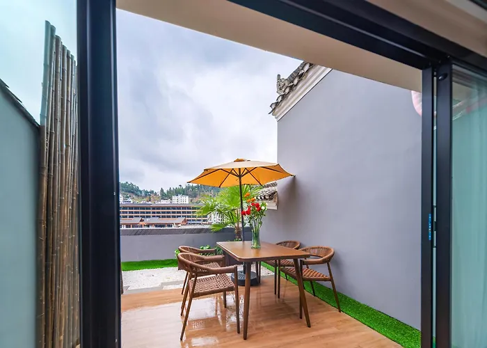 Lingxi Riverview Boutique Homestay - Phoenix Ancient Town
