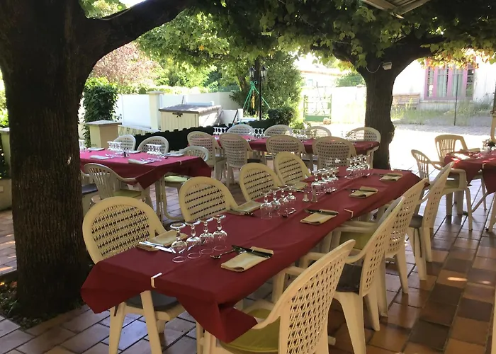 Logis Hotel Des Voyageurs Restaurant La Bonne Tabl'Hay